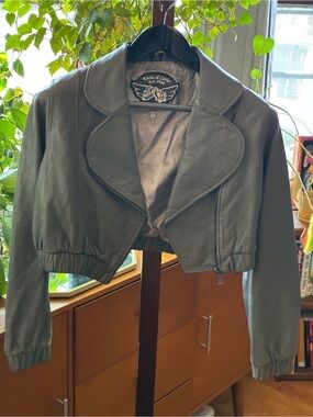 Y2K GENUINE ITALIAN LEATHER. Y2K vintage Knoles & Carter Cropped Grey Jacket